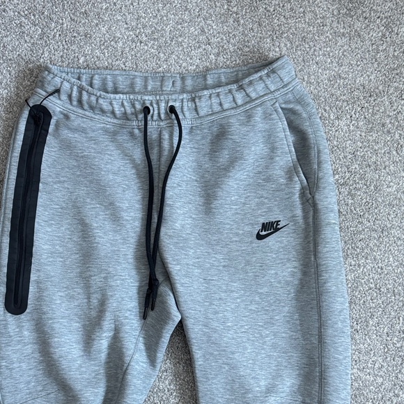 Men's Nike Tech Fleece Joggers Heather Gray Sweatpants sz medium - Picture 3 of 4